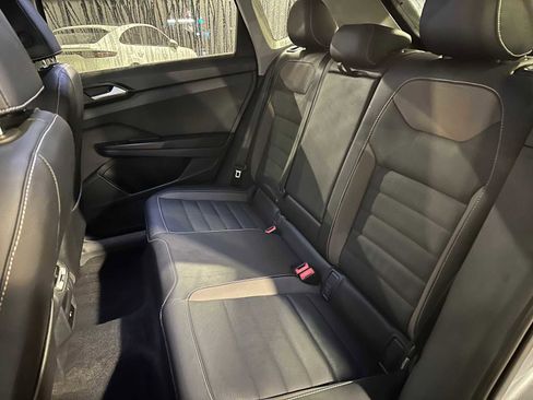 Used 2023 Volkswagen Taos SEL image 16