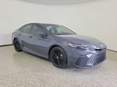 Used 2026 Toyota Camry SE FWD image 4