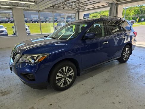 Used 2019 Nissan Pathfinder S AWD/4WD image 2