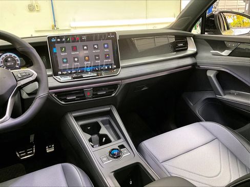 New 2026 Volkswagen Tiguan SE R-Line AWD/4WD image 7