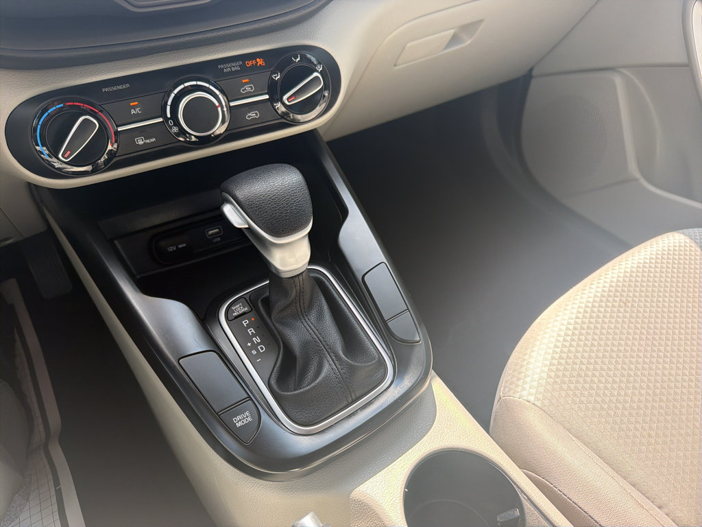 Used 2025 Kia Soul LX w/ LX Technology Package FWD image 19
