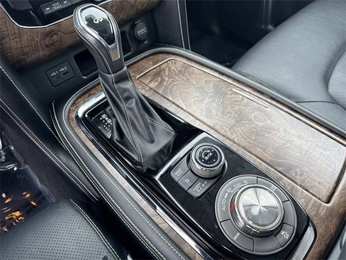 Used 2021 INFINITI QX80 Premium Select w/ All-Season Package image 25