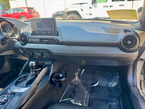 Used 2023 MAZDA MX-5 Miata Club RWD image 23