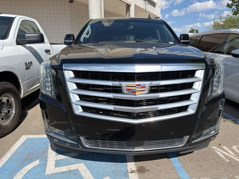 Used 2019 Cadillac Escalade Premium Luxury AWD/4WD image 2