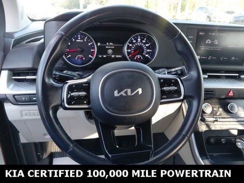 Used 2024 Kia Carnival LX image 11