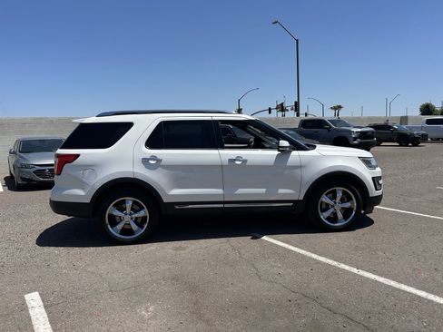 Used 2017 Ford Explorer Limited FWD image 6