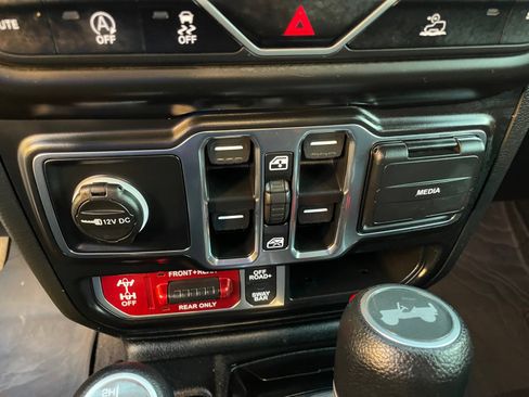 Used 2021 Jeep Wrangler Unlimited Rubicon AWD/4WD image 24