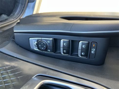 Used 2023 Kia Sorento LX image 11