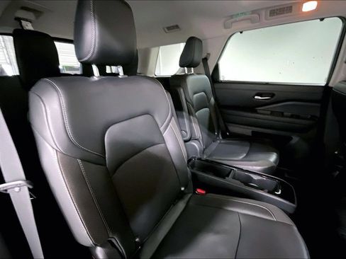 Used 2022 Nissan Pathfinder SL w/ SL Premium Package FWD image 34