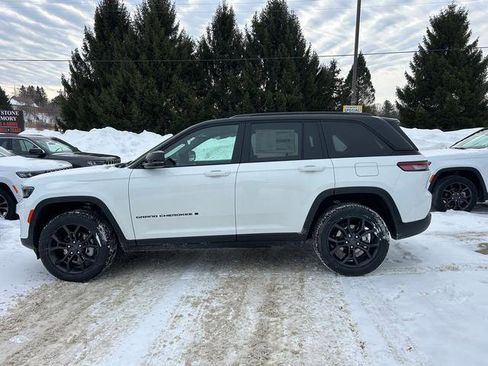 New 2025 Jeep Grand Cherokee Limited w/ Trailer Tow Package AWD/4WD image 6