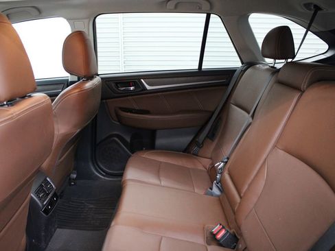 Used 2017 Subaru Outback 3.6R Touring w/ Popular Package #5A image 26