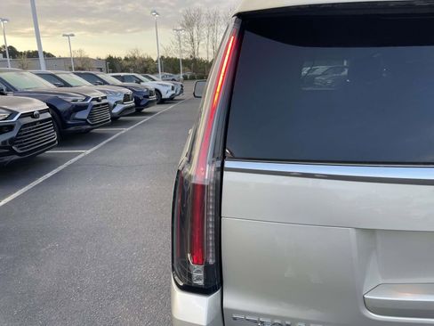 Used 2016 Cadillac Escalade Premium image 15