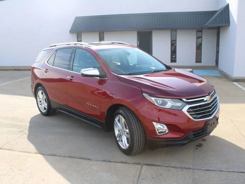 Used 2018 Chevrolet Equinox Premier image 3