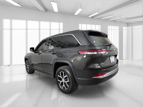 Used 2024 Jeep Grand Cherokee Limited w/ Luxury Tech Group II RWD image 5