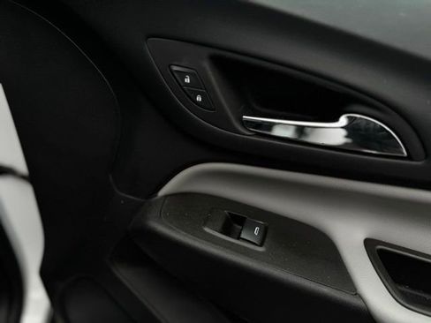 Used 2023 Chevrolet Equinox LS image 14