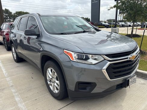 Used 2021 Chevrolet Traverse LS FWD image 3