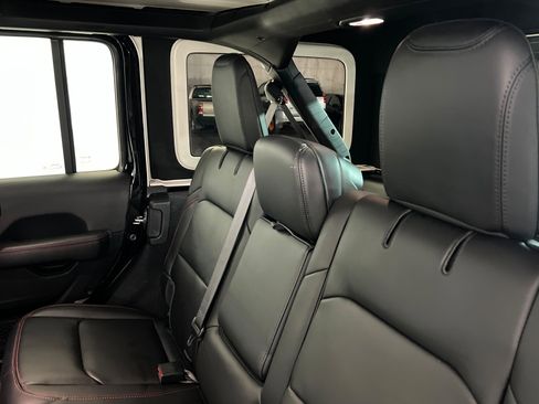 Certified 2024 Jeep Wrangler Unlimited Rubicon image 20