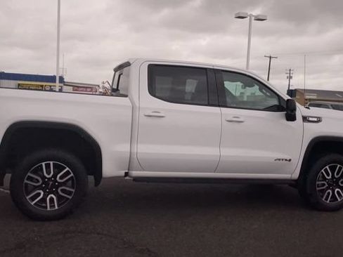 Used 2022 GMC Sierra 1500 AT4 w/ AT4 Premium Package AWD/4WD image 2