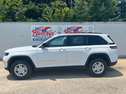 New 2025 Jeep Grand Cherokee Laredo w/ Luxury Tech Group I image 8