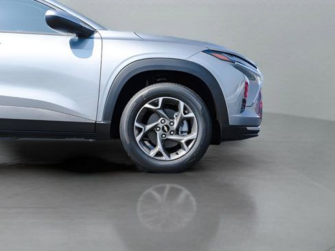 New 2026 Chevrolet Trax LT w/ LT Convenience Package FWD image 7