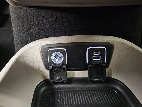 Used 2021 Chrysler Pacifica Touring-L image 33