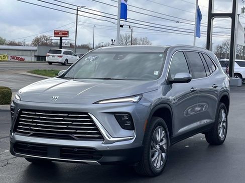 Certified 2025 Buick Enclave Preferred w/ Super Cruise Package image 3