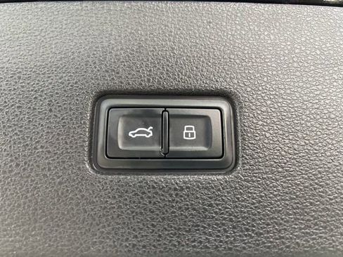 Used 2023 Audi Q8 Premium Plus image 29