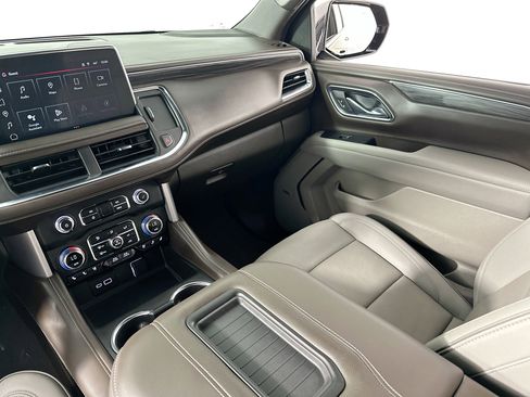 Used 2024 GMC Yukon SLT w/ SLT Luxury Package image 24