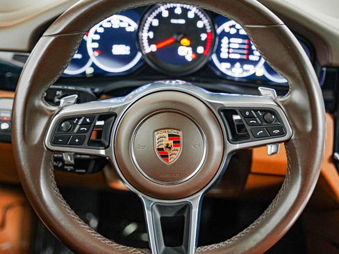 Certified 2023 Porsche Cayenne w/ Premium Package AWD/4WD image 17