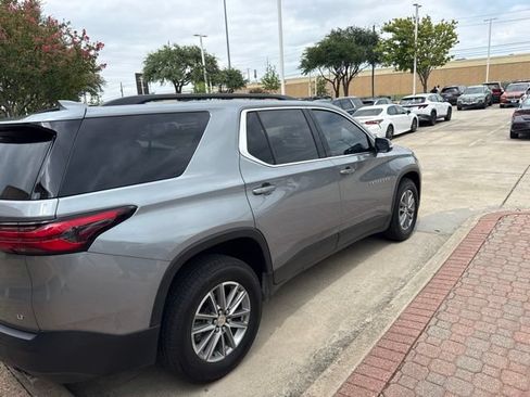 Used 2023 Chevrolet Traverse LT FWD image 5