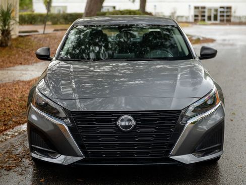 Used 2024 Nissan Altima 2.5 SV image 5