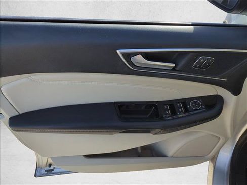 Used 2017 Ford Edge Titanium w/ Equipment Group 301A FWD image 11