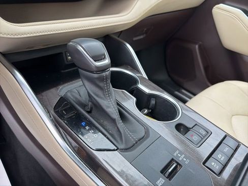 Used 2022 Toyota Highlander Platinum image 22