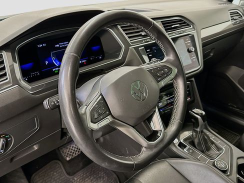 Used 2022 Volkswagen Tiguan SE image 18