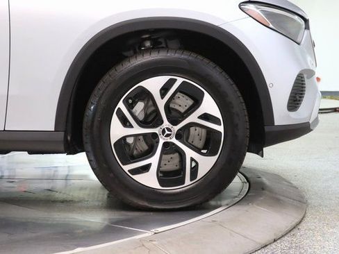 Used 2025 Mercedes-Benz GLC 350e 4MATIC w/ Driver Assistance Package image 17