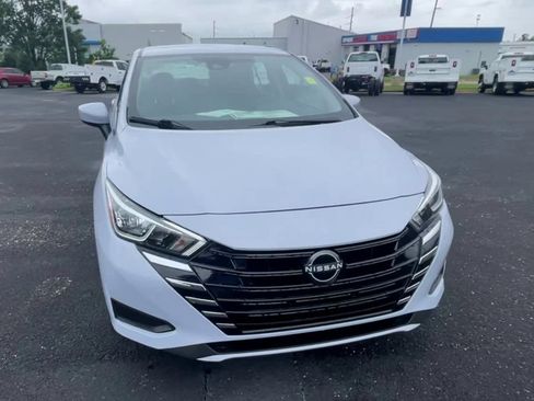 Used 2024 Nissan Versa SV FWD image 3