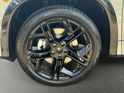 New 2025 Volkswagen Tiguan SE R-Line image 9