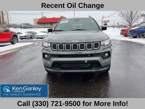 Used 2023 Jeep Compass Latitude image 3