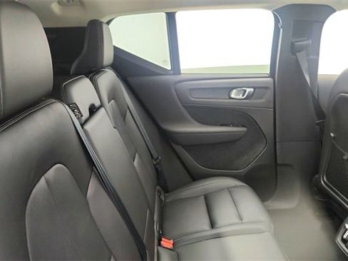 Used 2024 Volvo XC40 B5 Plus image 26