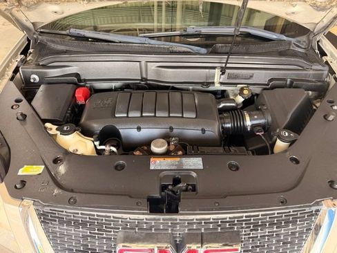 Used 2011 GMC Acadia SLT AWD/4WD image 32