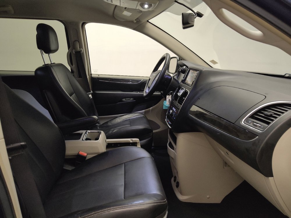 Used 2015 Chrysler Town & Country Touring FWD image 21