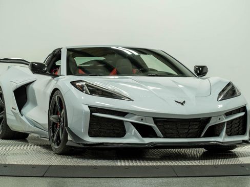Used 2023 Chevrolet Corvette Z06 w/ Z07 Performance Package RWD image 12
