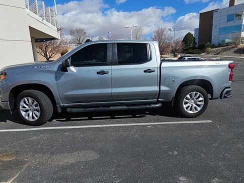 Used 2025 Chevrolet Silverado 1500 Custom image 2
