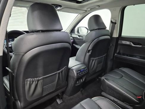 Used 2024 Hyundai Palisade Limited FWD image 15