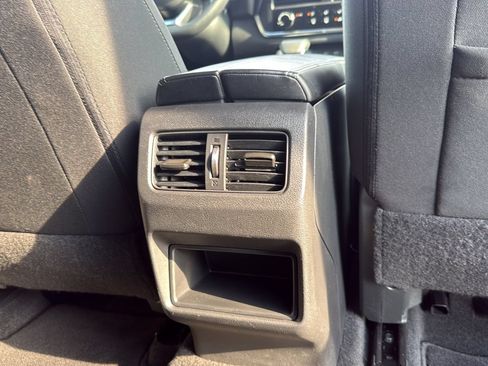 Used 2024 Nissan Rogue S FWD image 27