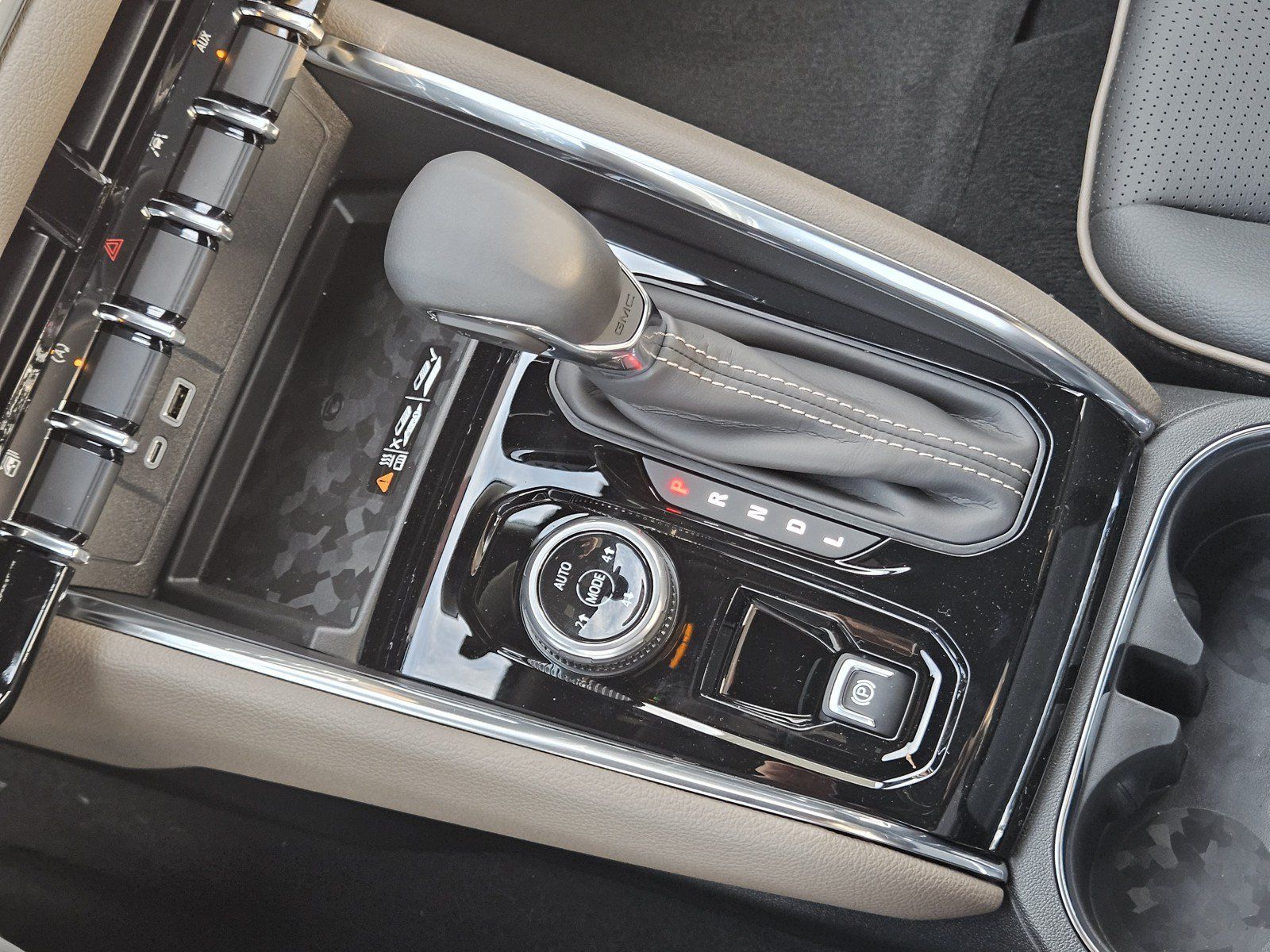 New 2026 GMC Canyon Denali AWD/4WD image 15