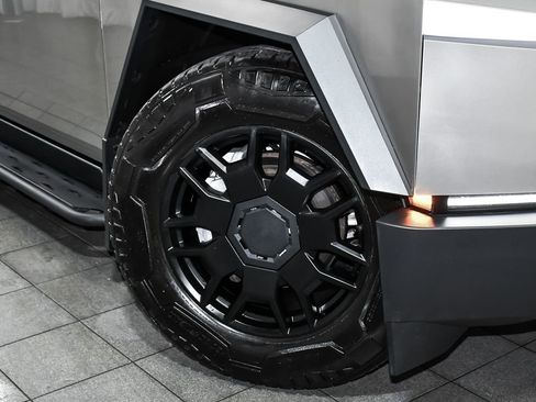 Used 2024 Tesla Cybertruck AWD Crew Cab image 79