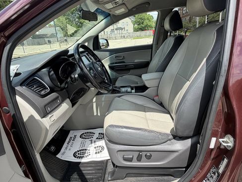 Used 2017 Kia Sedona LX w/ LX Essentials Premium Package FWD image 26