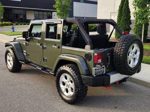 Used 2015 Jeep Wrangler Unlimited Sahara w/ Connectivity Group AWD/4WD image 3