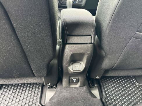 Used 2021 Jeep Renegade Latitude AWD/4WD image 7